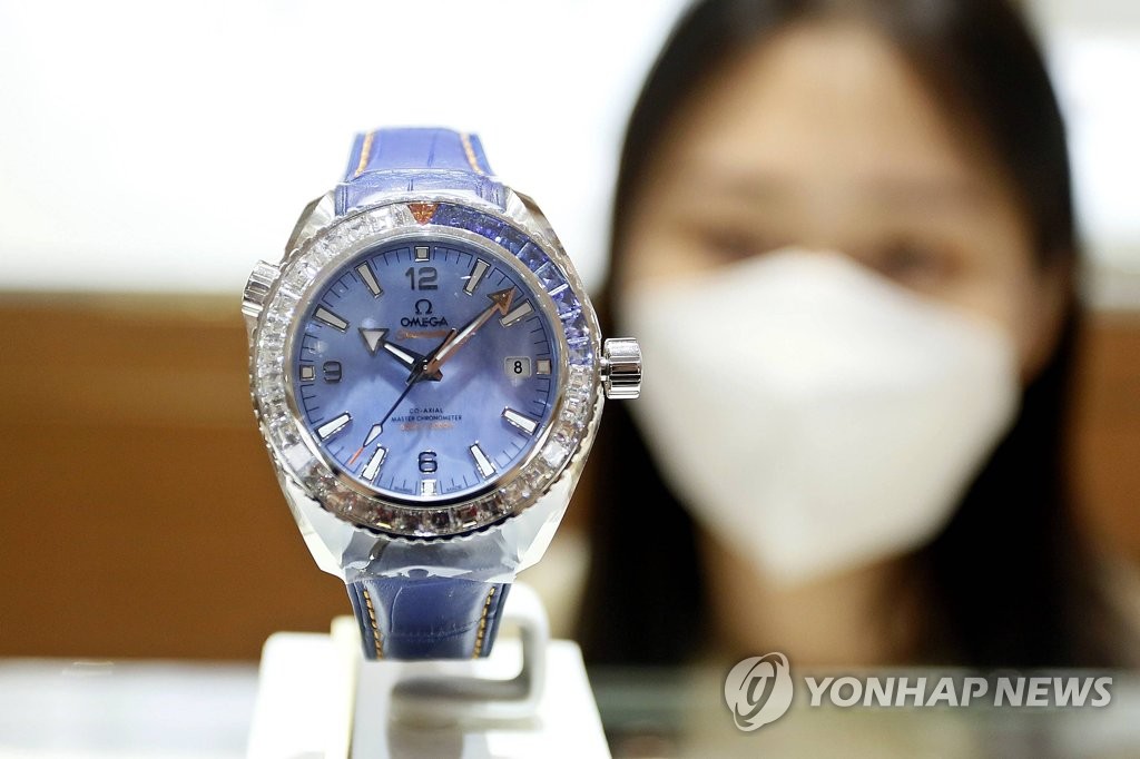 갤러리아, 국내 하나뿐인 시계 '씨마스터 플래닛오션 600M' 선보여