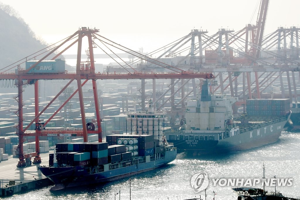 This file photo, taken Dec. 21, 2021, shows stacks of containers at a port in South Korea's southeastern city of Busan. (Yonhap)