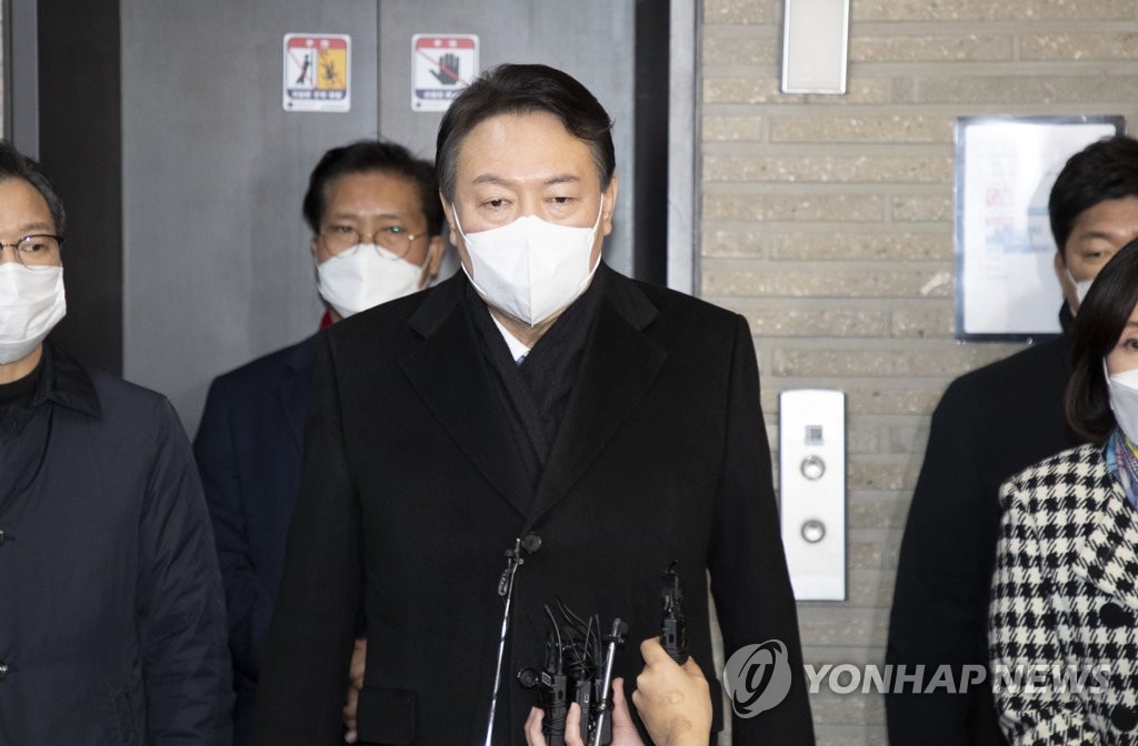 This photo taken on Jan. 3, 2021, shows Yoon Suk-yeol, the presidential nominee of the main opposition People Power Party (PPP), speaking to reporters after discussing his campaign overhaul plan with officials at the party's headquarters in Seoul. (Yonhap) 