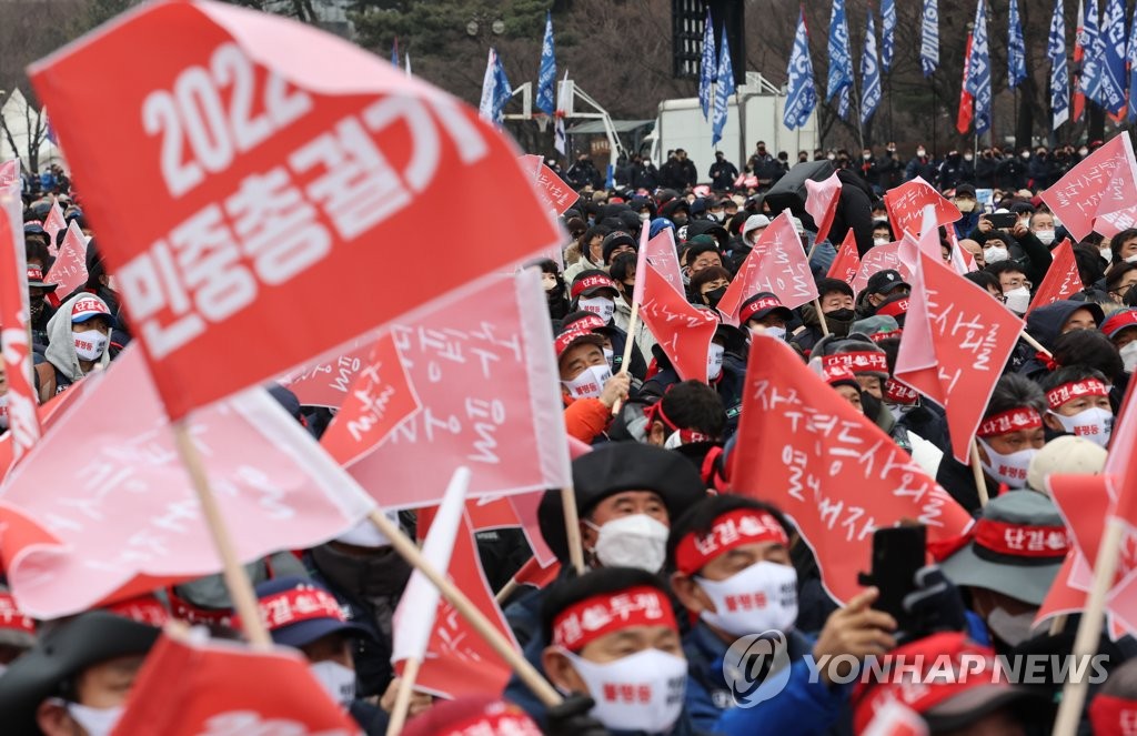 "정부, 기대 배신"…여의도공원서 민중총궐기 대회 기습개최 