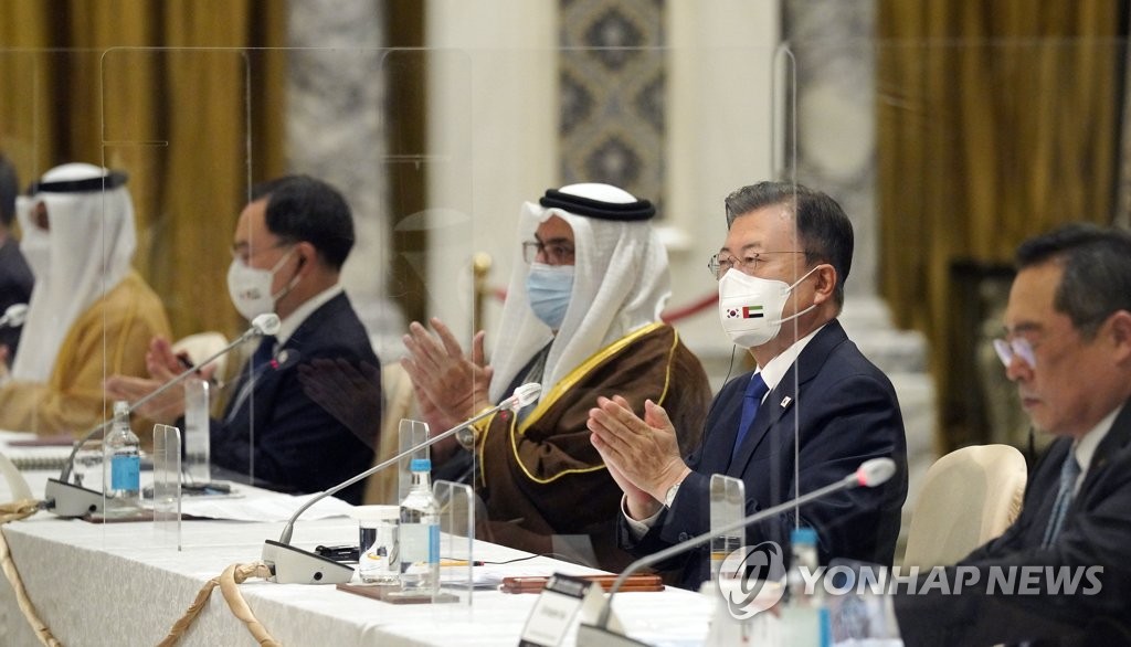 Le président Moon Jae-in participe à un forum d'affaires sur l'économie de l'hydrogène à Dubaï le dimanche 16 janvier 2022. 