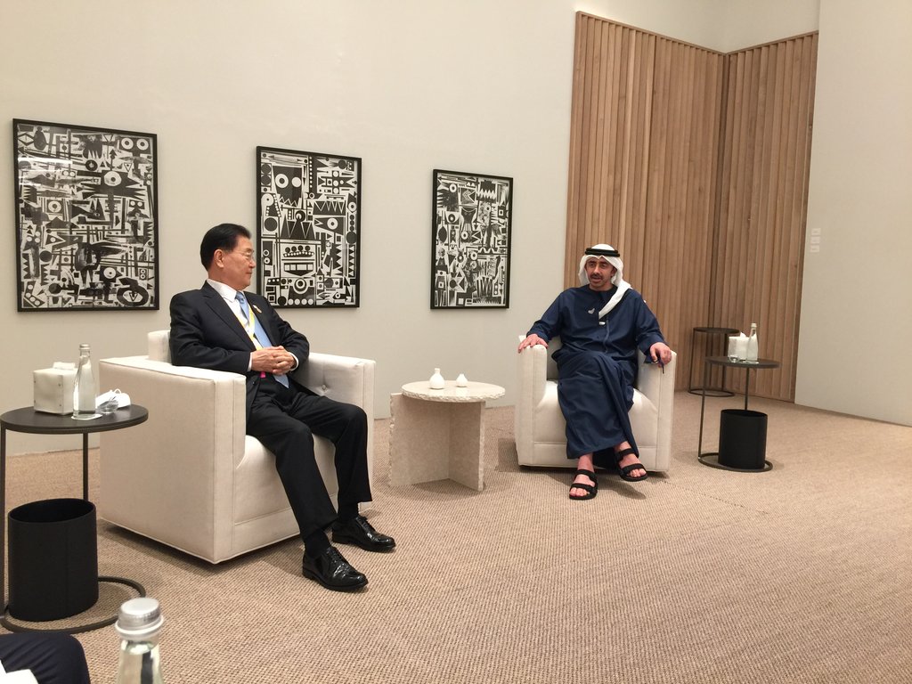 وزير الخارجية الكوري يعقد اجتماعا مع نظيره الإماراتي في دبي