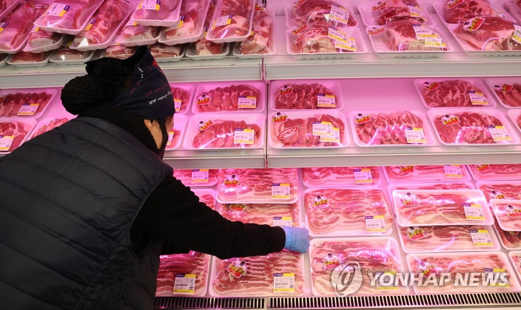 This photo taken Jan. 20, 2022, shows packs of pork displayed at a discount store in Seoul. (Yonhap)