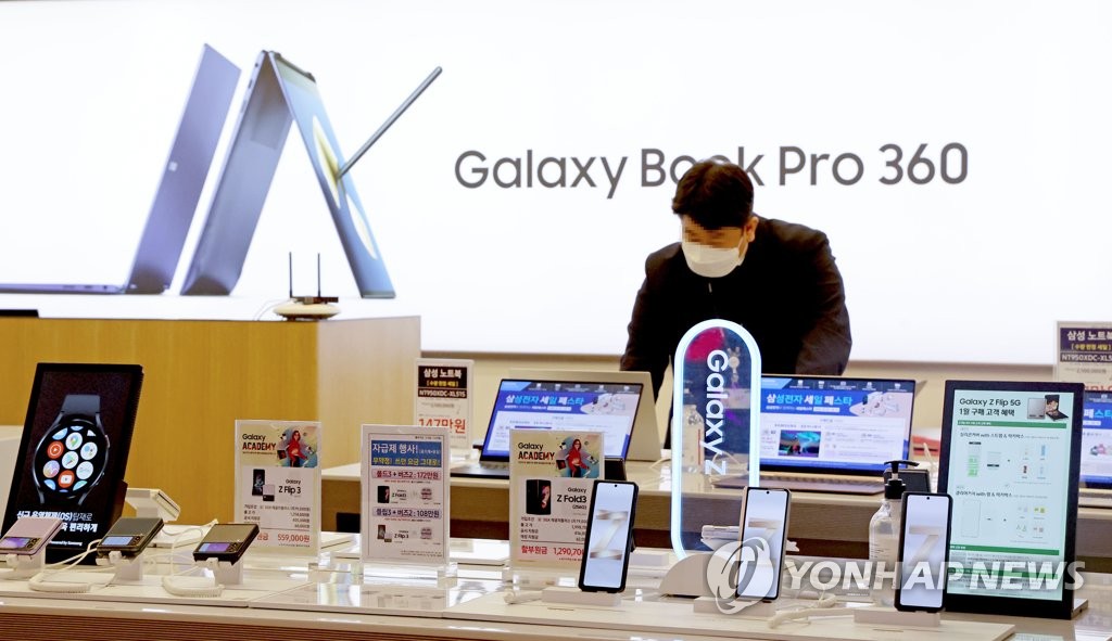 Samsung tops global smartphone sales