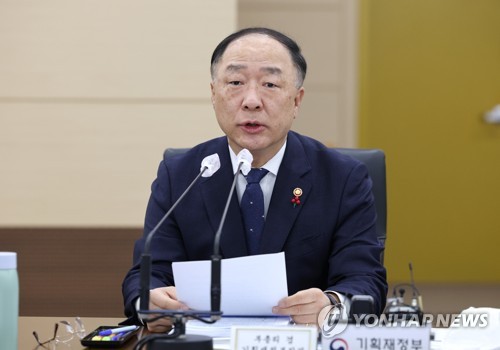 홍남기 "공공기관, 괜찮은 일자리 창출에 선도적 역할해야"
