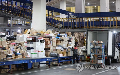 '21세기 막장' 물류센터…인권위, '장시간 노동·산재' 경고