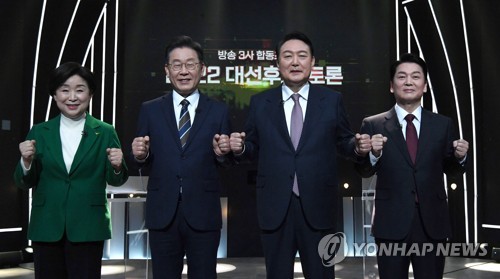 韓国大統領選４候補が初のテレビ討論　不正事件巡り攻防も