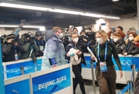 [올림픽] '약물 파동' 발리예바가 집어삼킨 올림픽…온통 도핑 질문뿐