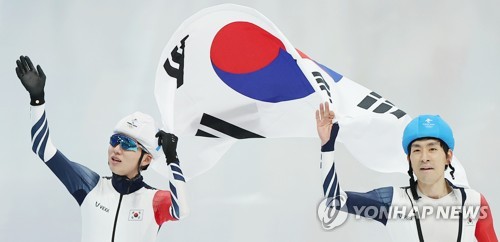 Pékin 2022 : Moon félicite les médaillés Chung Jae-won et Lee Seung-hoon