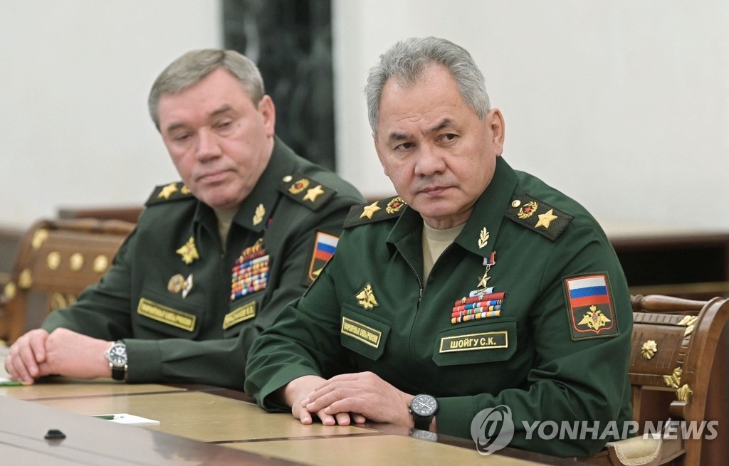 푸틴 명령받는 러시아 국방장관