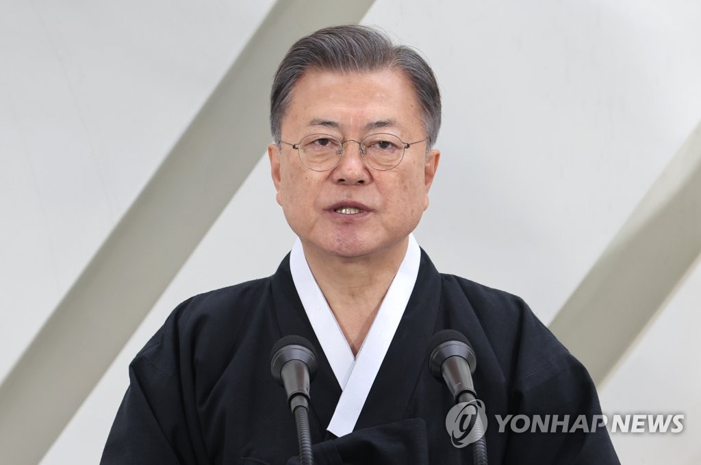President Moon Jae-in delivers a speech marking Korea's 1919 nationwide uprising against Japan's 1910-45 colonial rule on March 1, 2022. (Yonhap) 