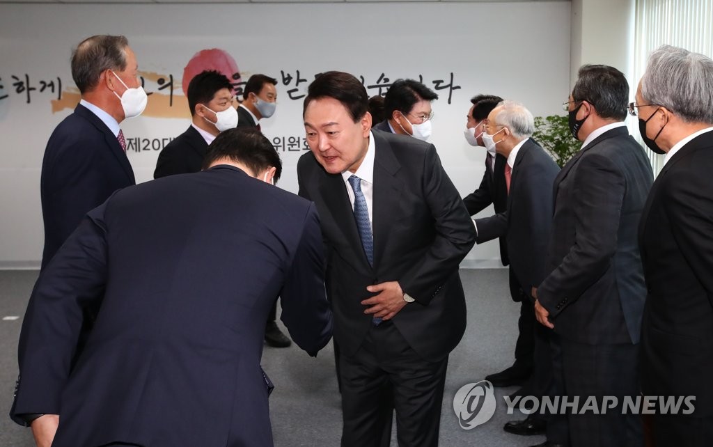 경제6단체장들 만난 윤석열 당선인