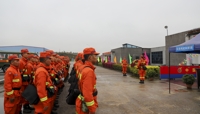 중국 동방항공 여객기 추락현장으로 급파되는 구조대원들