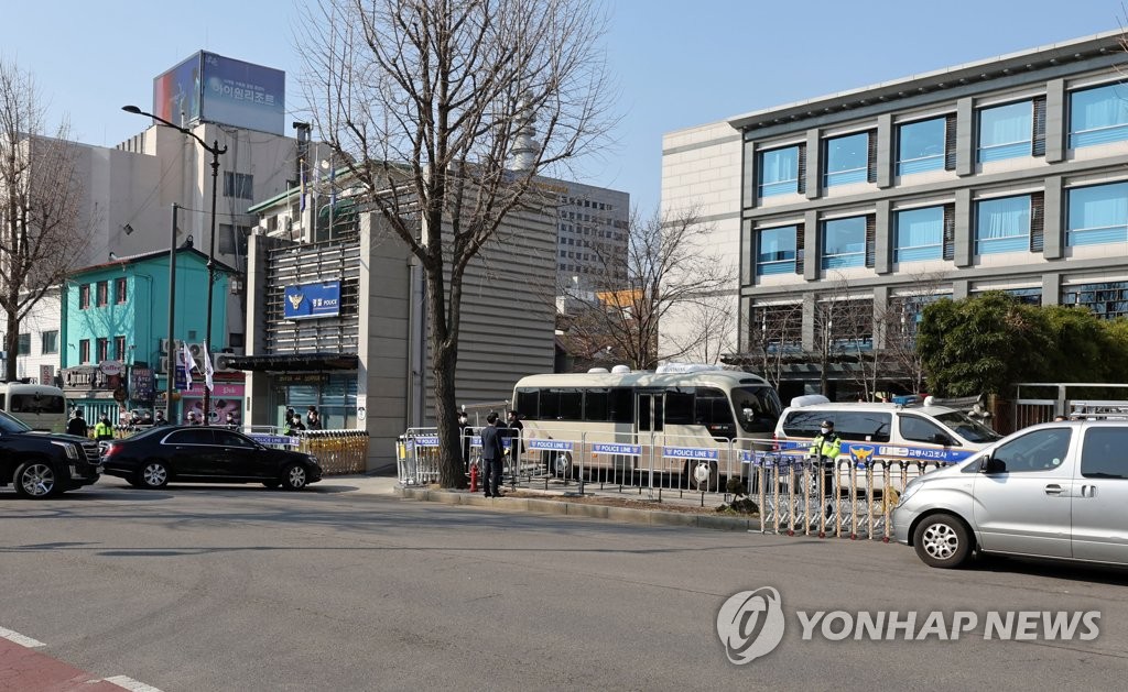 출근하는 윤석열 당선인