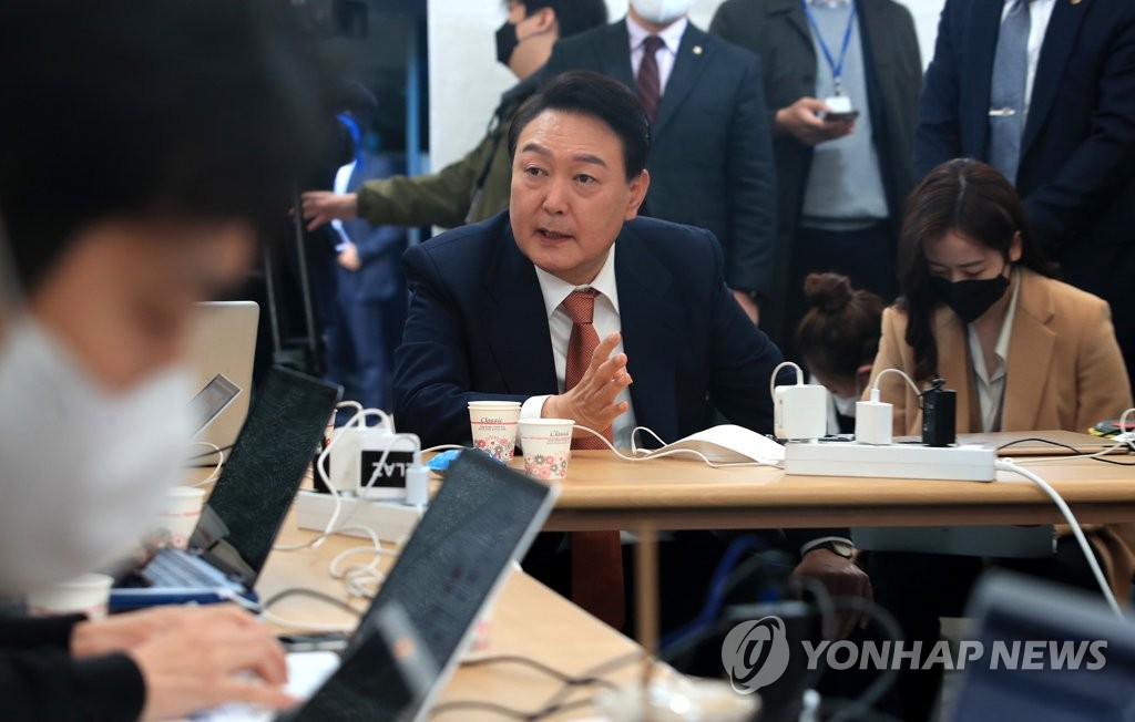 President-elect Yoon Suk-yeol speaks with reporters inside a makeshift press room set up outside his office in Seoul on March 24, 2022. (Pool photo) (Yonhap)