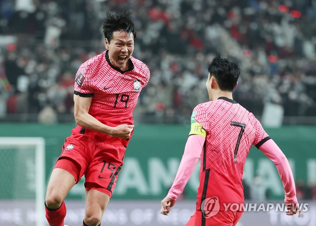 Kim Young-gwon of South Korea (L) celebrates his goal against Iran with teammate Son Heung-min during the teams' Group A match in the final Asian qualifying round for the 2022 FIFA World Cup at Seoul World Cup Stadium in Seoul on March 24, 2022. (Yonhap)