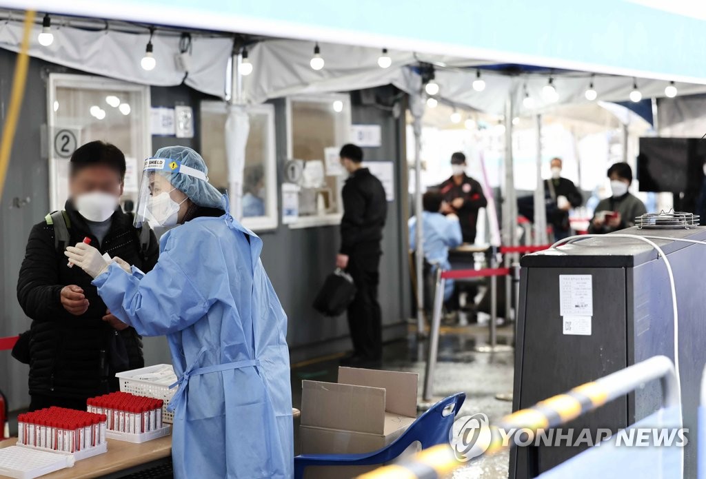 (عاجل) كوريا الجنوبية تسجل 318,130 إصابة جديدة و282 حالة وفاة جديدة بكورونا