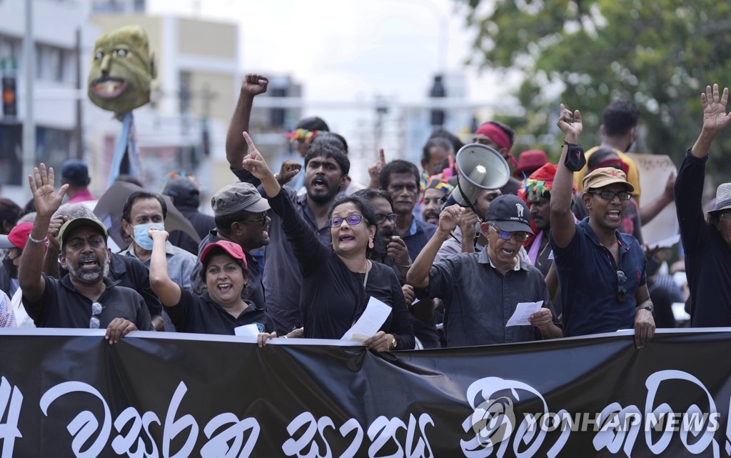 최악 경제난 속 반정부 시위 거세지는 스리랑카