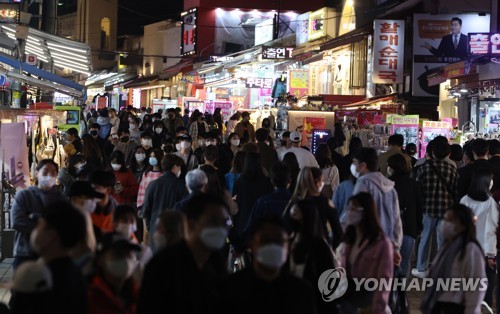 Crowds in Hongdae