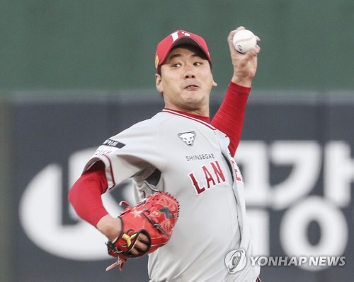 Back from MLB, Landers' pitcher Kim Kwang-hyun is all smiles