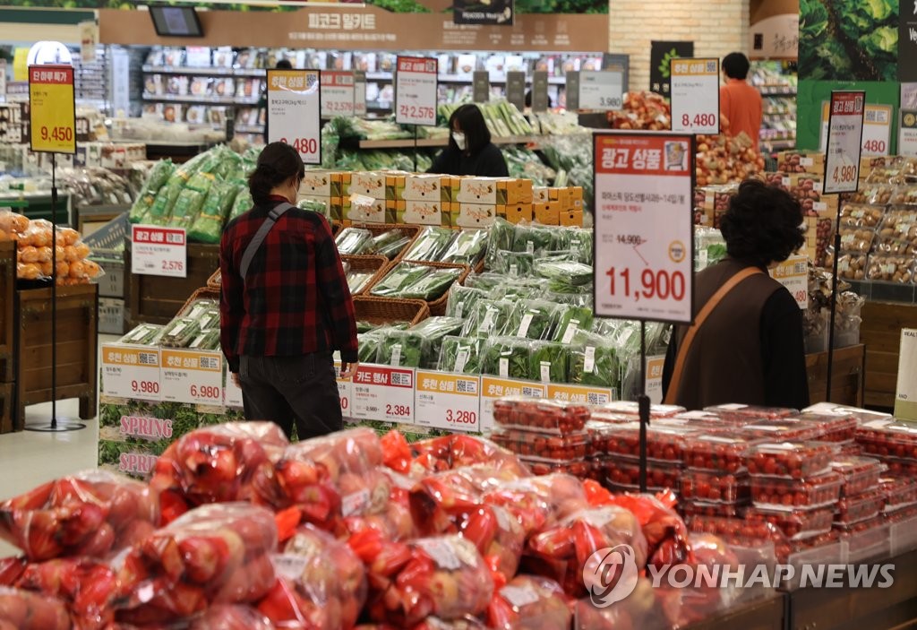 물가상승률 전망치 2.1%→4.8%…24년 만의 최고치 예상 