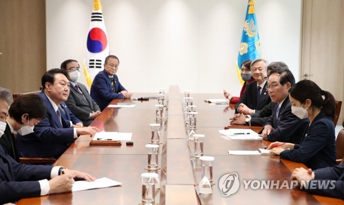 한일의원연맹 일본 의원단 만난 윤석열 대통령