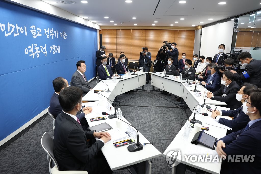 Yoon attends macro-financial meeting