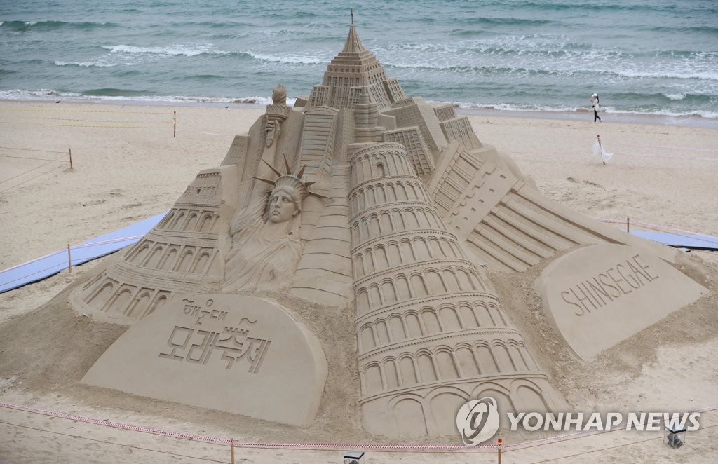 모래조각으로 만나는 세계 랜드마크…해운대 모래축제 개막