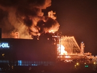 (LEAD) At least 8 injured in S-Oil refinery explosion in U