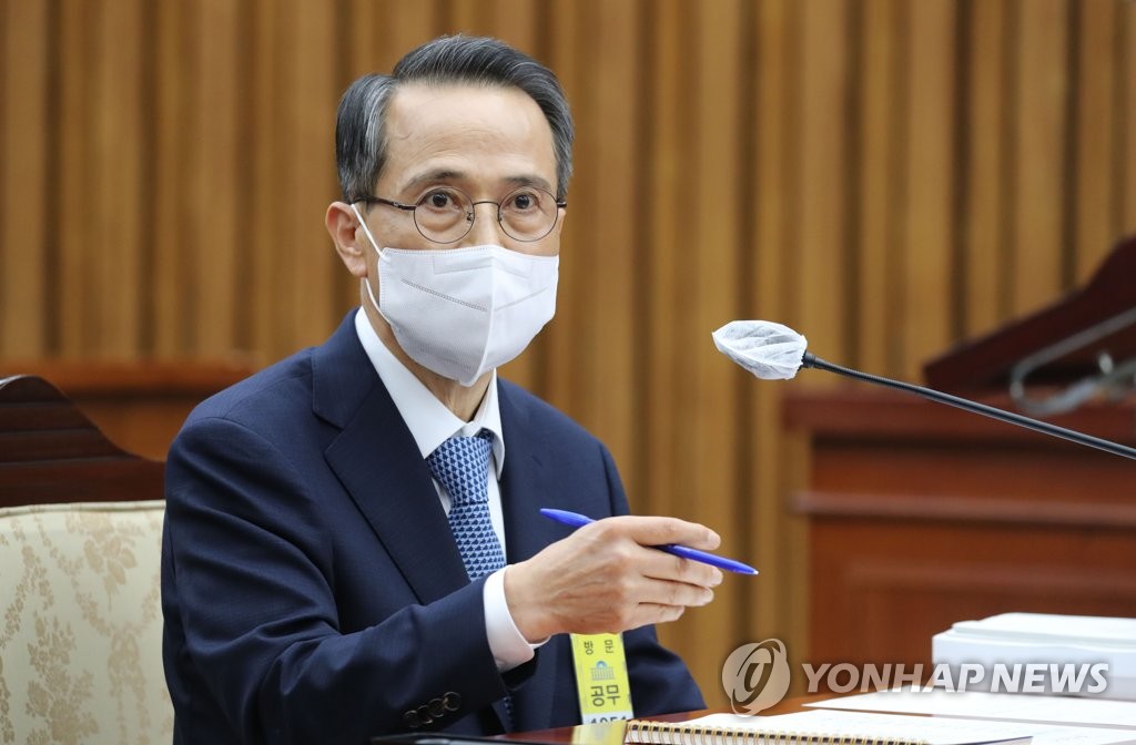 This photo taken on May 25, 2022, shows Kim Kyou-hyun, who is nominated to lead the National Intelligence Service, speaking at his confirmation hearing at the National Assembly in Seoul. (Pool photo) (Yonhap)