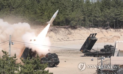 今年５月の韓米合同演習での地対地ミサイル発射訓練の様子（在韓米軍提供）＝（聯合ニュース）≪転載・転用禁止≫