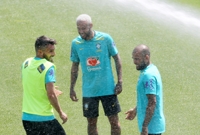 네이마르 첫 땀방울…브라질 대표팀 '패스워크·탈압박 훈련'