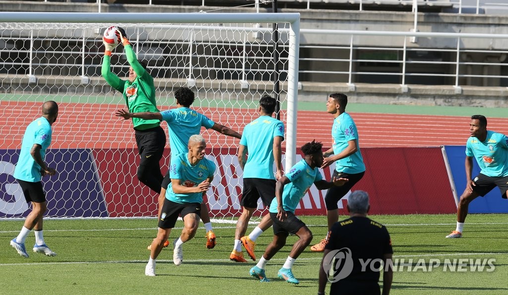Members of the Brazilian men's national football team train at Goyang Stadium in Goyang, Gyeonggi Province, on May 31, 2022, two days before a friendly match against South Korea. (Yonhap)