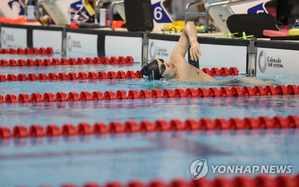 South Korean swimmer Hwang Sun-woo trains at the National Training Center in Jincheon, some 90 kilometers south of Seoul, on June 14, 2022. (Yonhap)