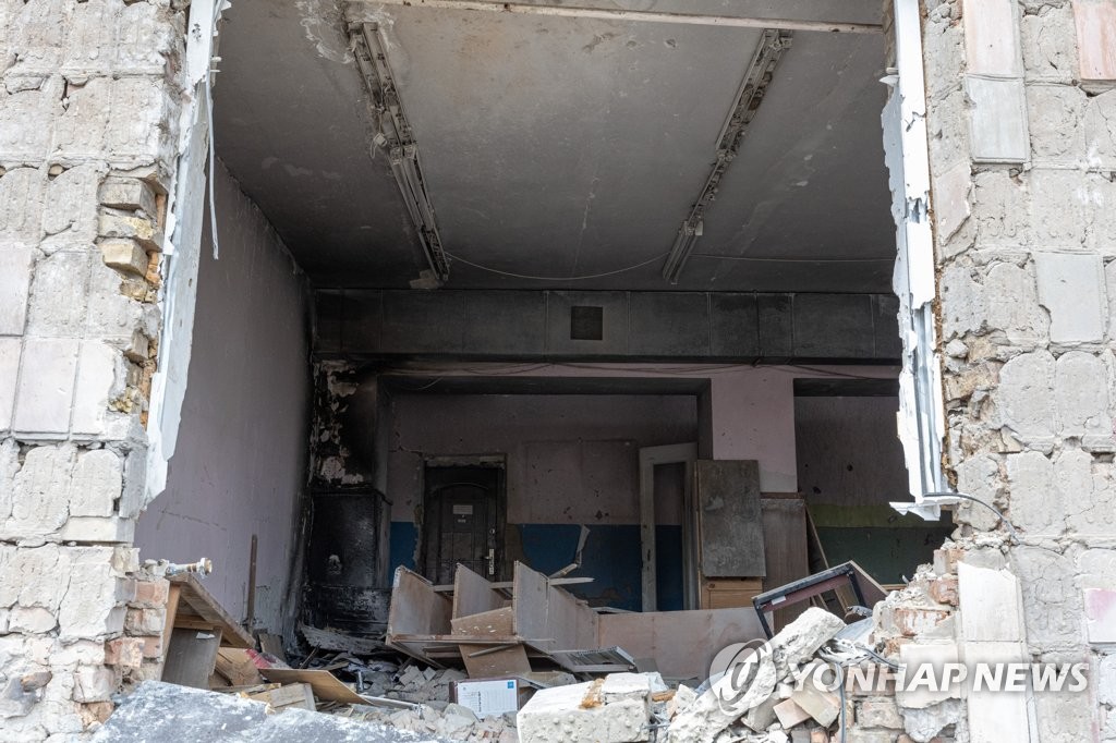 러시아군 공격으로 파괴된 마카리우 전화국