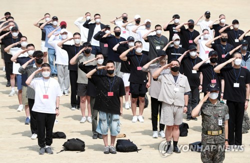 강원 화천군 육군15사단 신병교육대대에서 열린 입영식