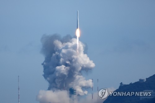 South Korea's homegrown space rocket Nuri lifts off from Naro Space Center in Goheung in southwestern South Korea on June 21, 2022. (Pool photo) (Yonhap)