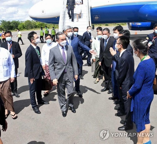 중국 외교부장 "아세안의 중심적 지위 확고히 지지"