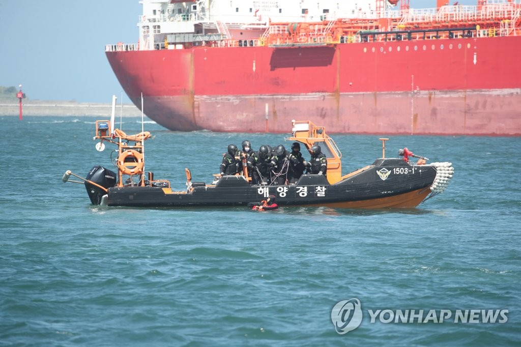 Contest Against Illegal Foreign Fishing | Yonhap News Agency