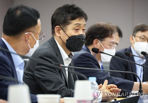 경제·금융시장 전문가 간담회 주재하는 김주현 금융위원장