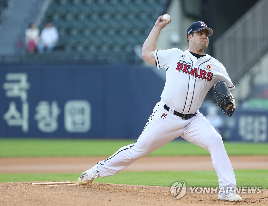 In this file photo from July 28, 2022, Doosan Bears starter Robert Stock pitches against the Lotte Giants during the top of the first inning of a Korea Baseball Organization regular season game at Jamsil Baseball Stadium in Seoul. (Yonhap)