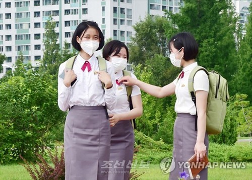 북한 대학생들의 교복