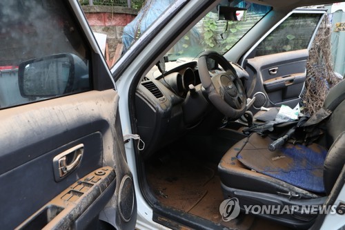 집중호우에 침수된 차량