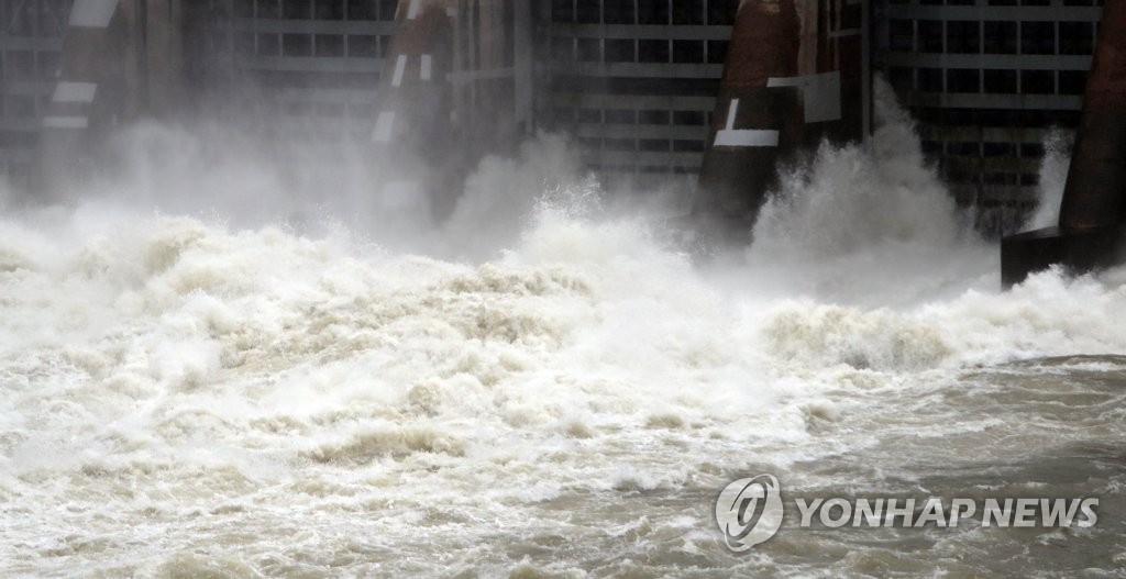 Heavy rain hits central S. Korea
