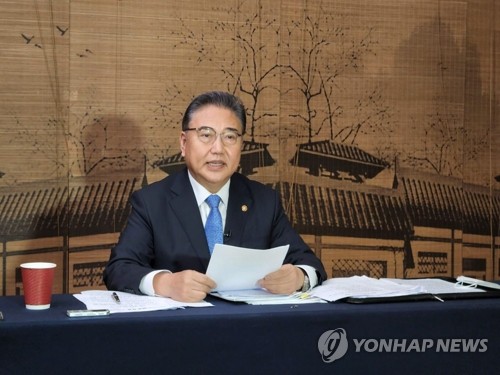 S. Korea's FM holds press conference in China