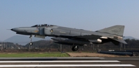 F-4E 전투기 1대 엔진화재로 서해상 추락…조종사 2명 무사탈출(종합2보)