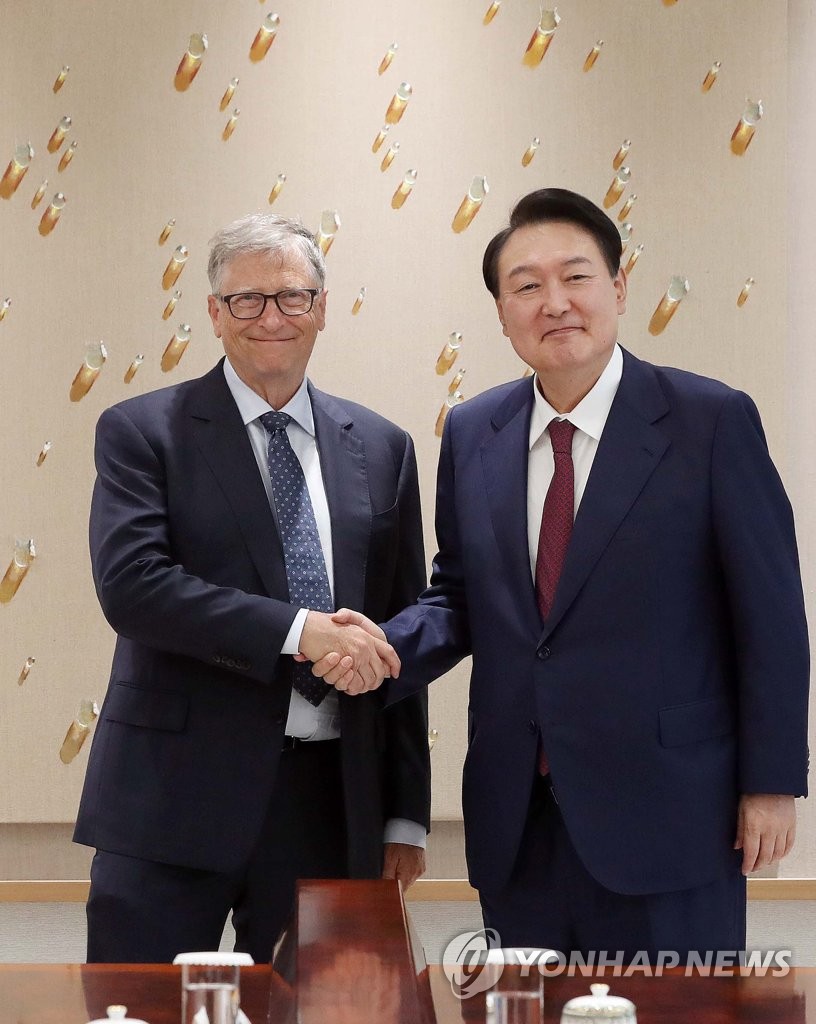 Yoon meets with Microsoft co-founder Bill Gates