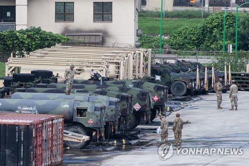 Des équipemetns des Forces américaines en Corée du Sud sont déployés dans une base américaine à Dongducheon, dans la province du Gyeonggi, le mercredi 17 août 2022