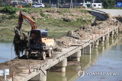 경남도, 태풍 힌남노 피해 겪은 경북에 생수 3만병 지원
