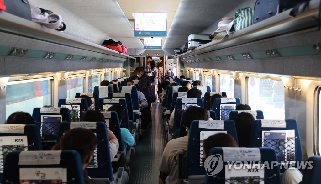 This photo taken Sept. 8, 2022, shows people riding a KTX bullet train to visit their loved ones ahead of the four-day Chuseok fall harvest holiday, which falls on Sept. 9-12, amid eased virus curbs. (Yonhap)
